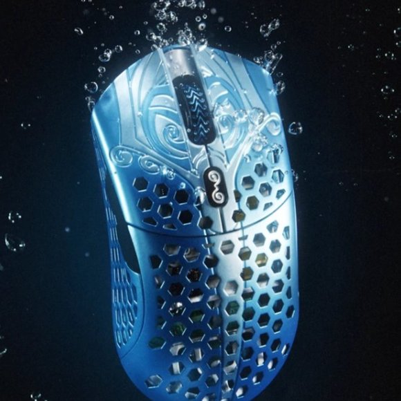 Finalmouse Starlight-12 Poseidon Wireless Mouse Medium - Picture 1 of 3